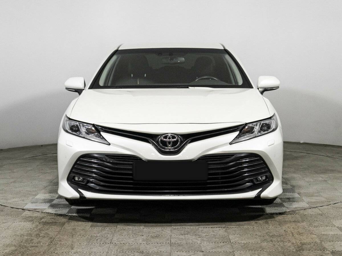 Toyota Camry с пробегом — 2020 год. Фото: #1