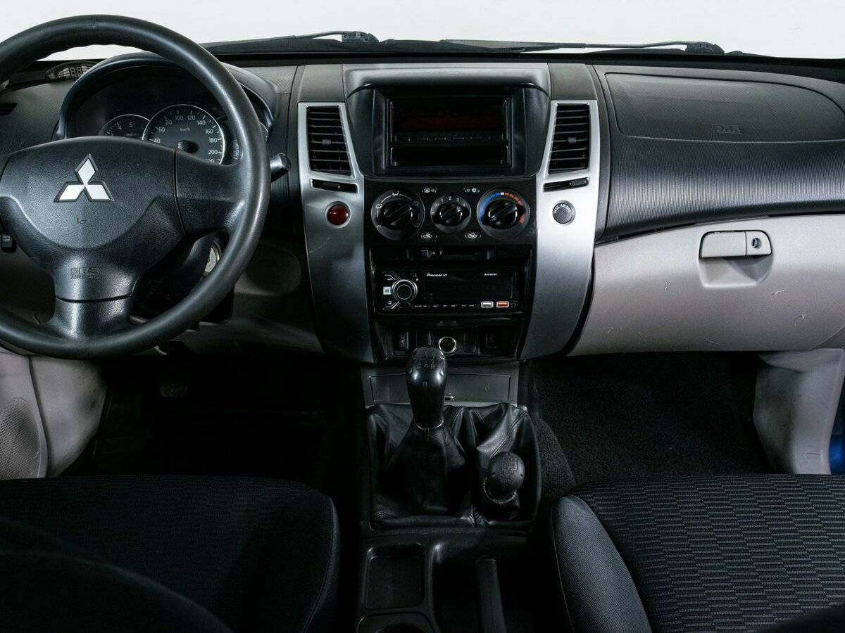 Mitsubishi Pajero Sport с пробегом — 2012 год. Фото: #10