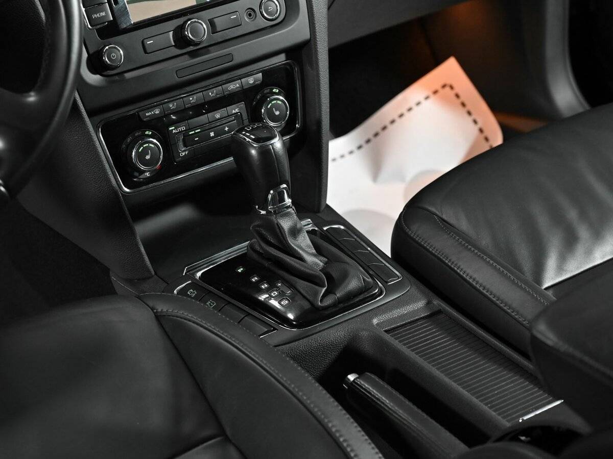 Skoda Superb с пробегом — 2013 год. Фото: #10