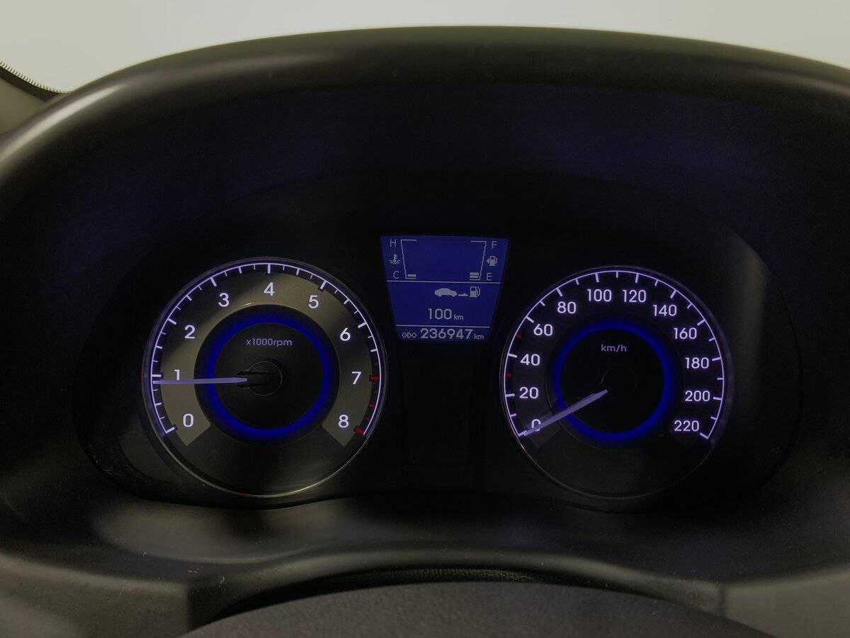 Hyundai Solaris с пробегом — 2013 год. Фото: #13