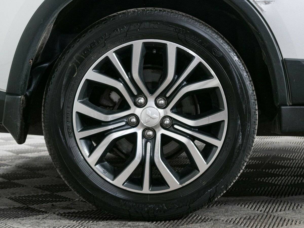 Mitsubishi Outlander с пробегом — 2015 год. Фото: #17