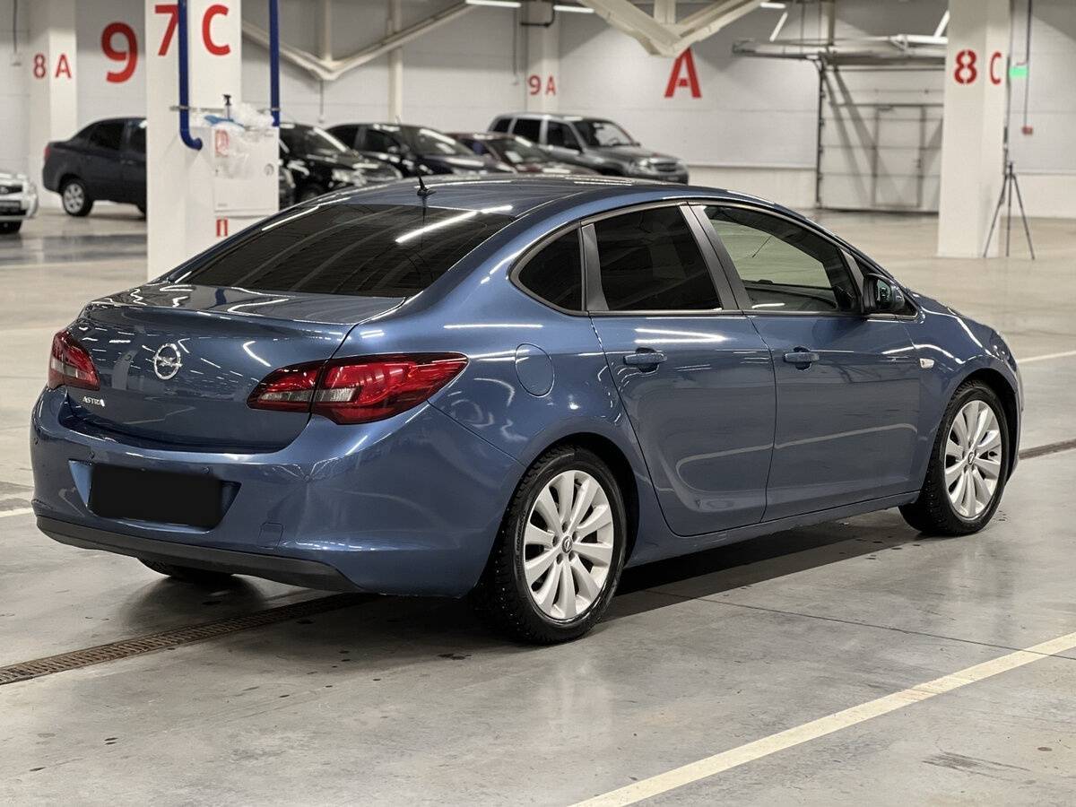 Opel Astra с пробегом — 2013 год. Фото: #4