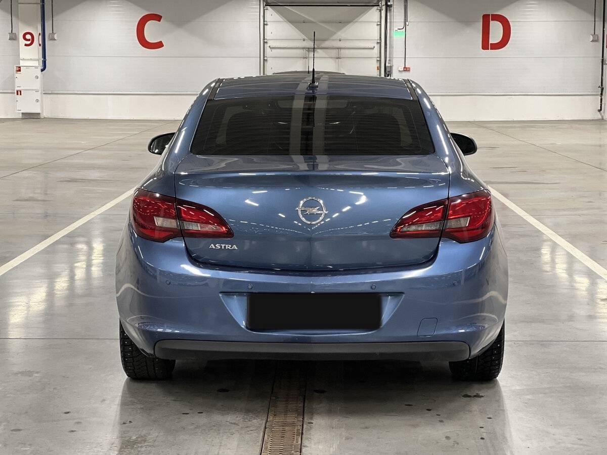 Opel Astra с пробегом — 2013 год. Фото: #5