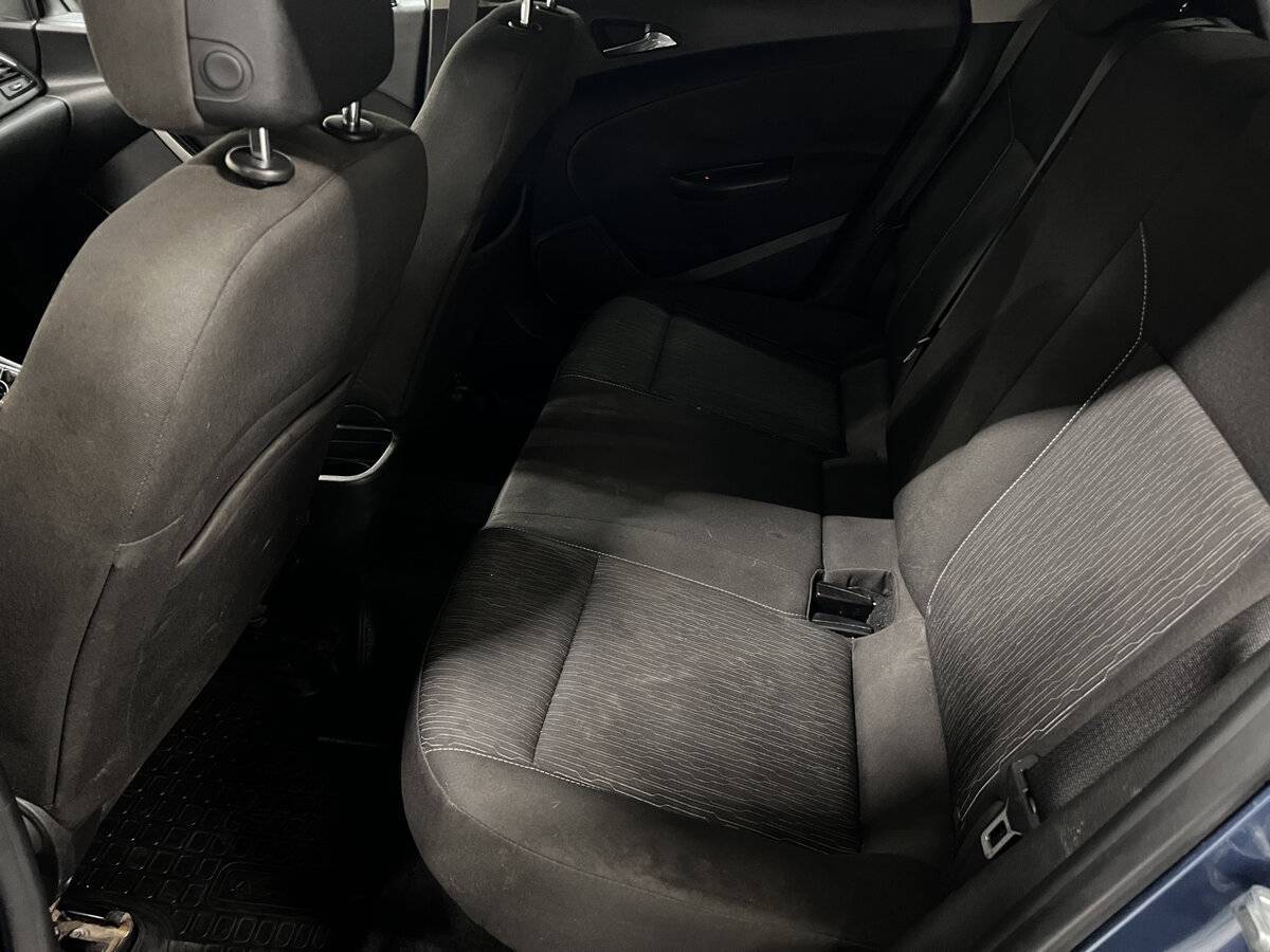 Opel Astra с пробегом — 2013 год. Фото: #11