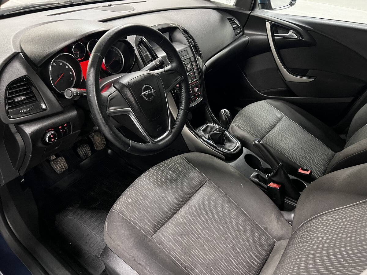 Opel Astra с пробегом — 2013 год. Фото: #15