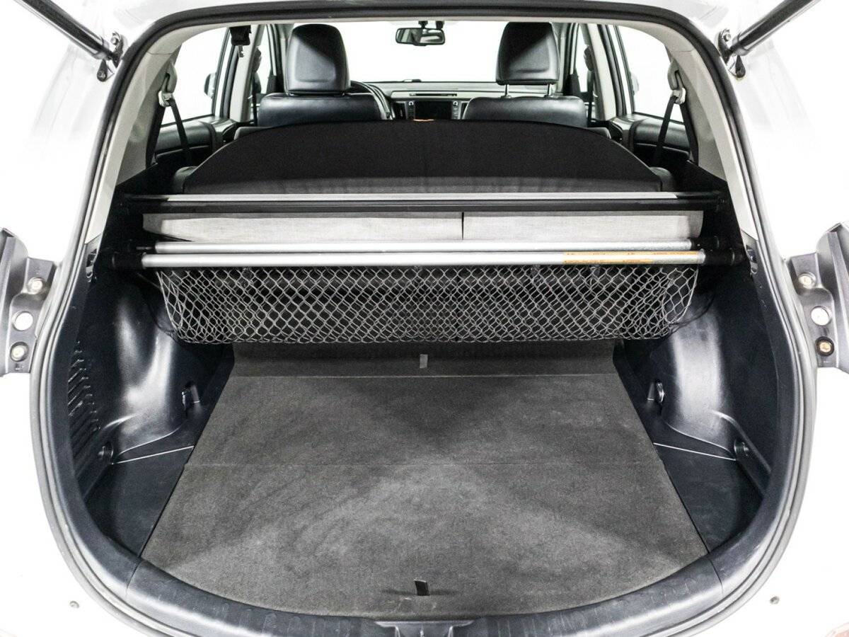 Toyota RAV4 с пробегом — 2018 год. Фото: #14