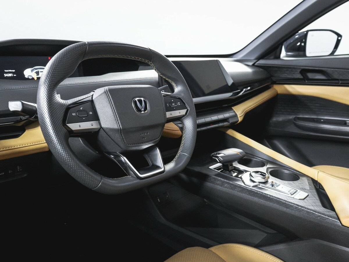 Changan UNI-V с пробегом — 2022 год. Фото: #10