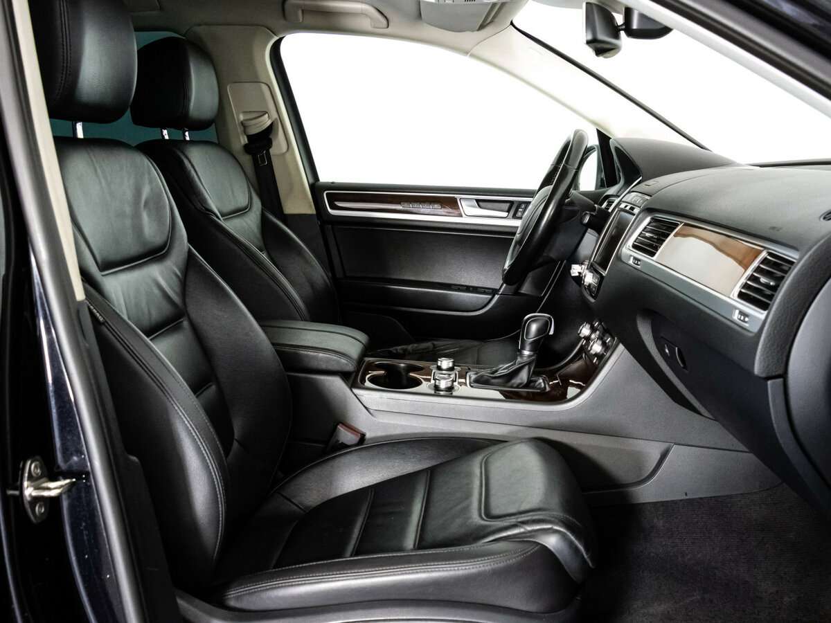 Volkswagen Touareg с пробегом — 2015 год. Фото: #12