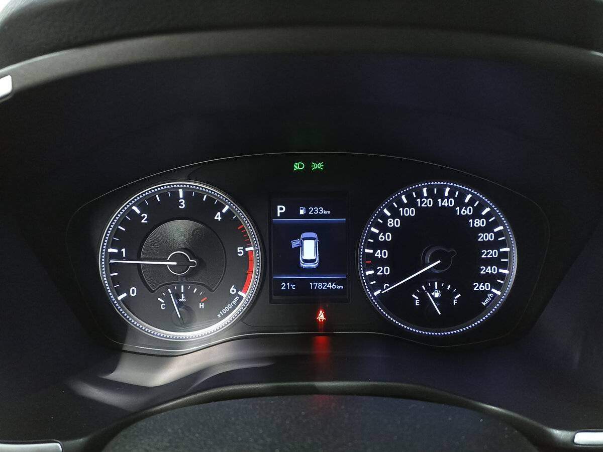 Hyundai Santa Fe с пробегом — 2019 год. Фото: #12