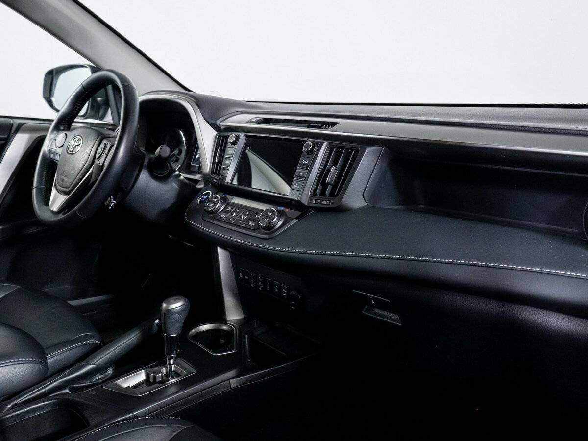 Toyota RAV4 с пробегом — 2018 год. Фото: #8