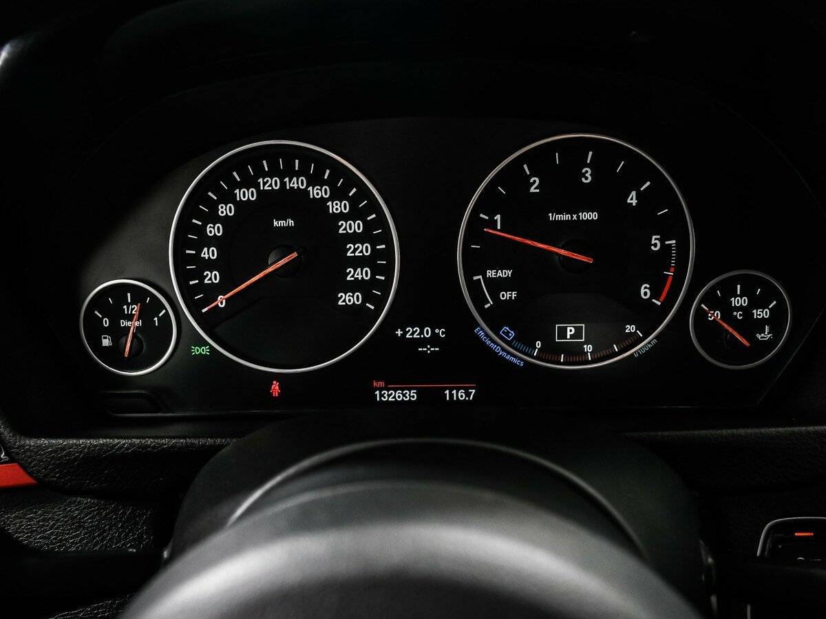 BMW 3 серии с пробегом — 2015 год. Фото: #9