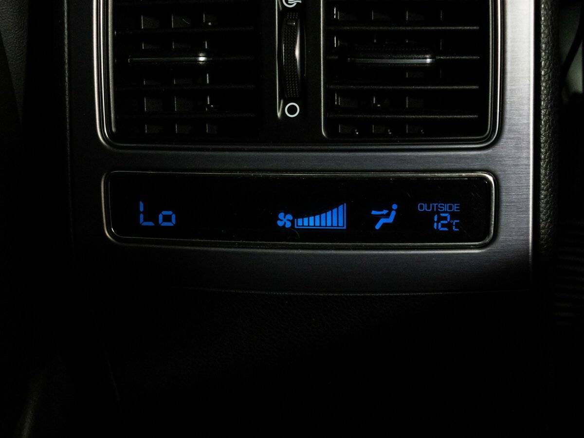 Hyundai Equus с пробегом — 2015 год. Фото: #23