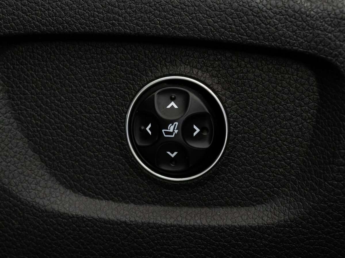 Hyundai Equus с пробегом — 2015 год. Фото: #30