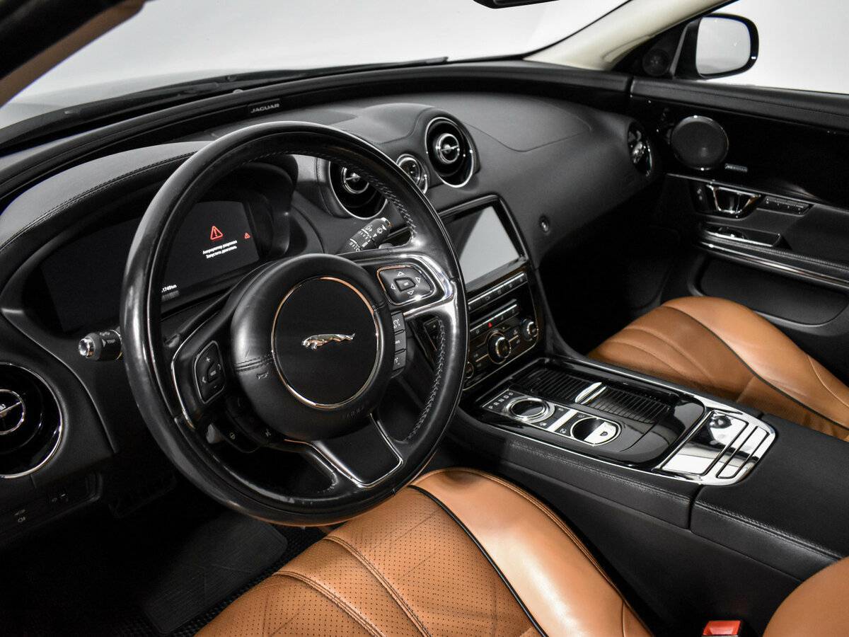 Jaguar XJ с пробегом — 2016 год. Фото: #8