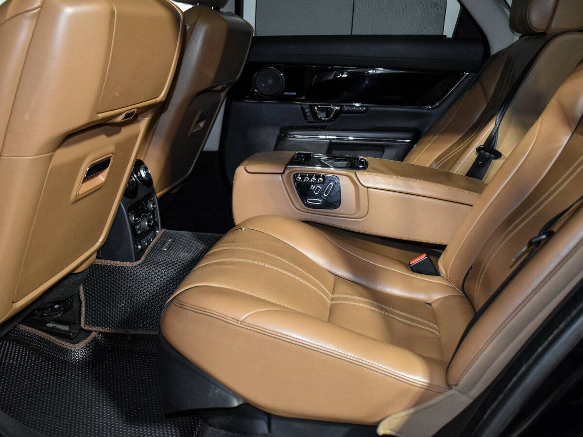 Jaguar XJ с пробегом — 2016 год. Фото: #12