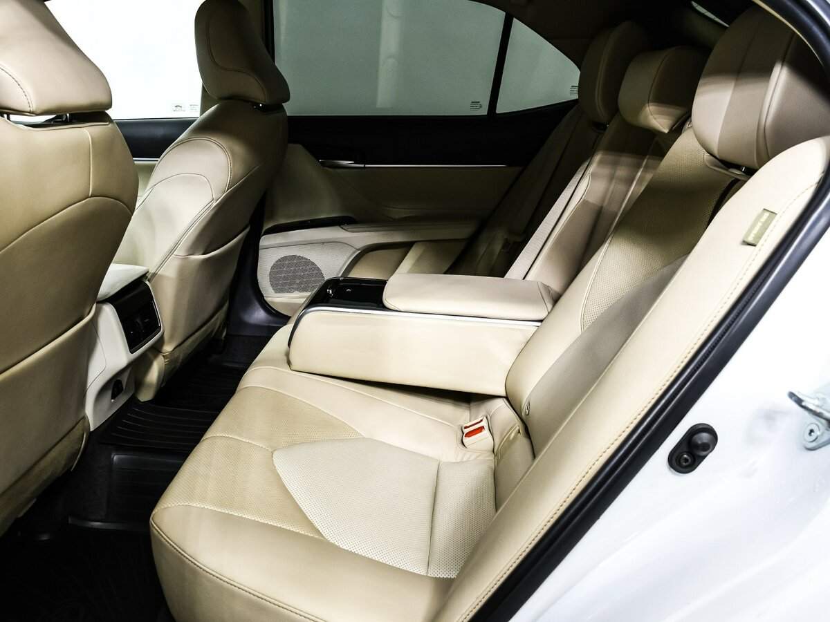 Toyota Camry с пробегом — 2020 год. Фото: #11