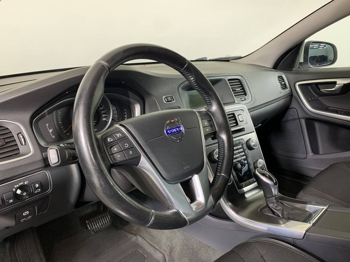 Volvo S60 с пробегом — 2014 год. Фото: #10