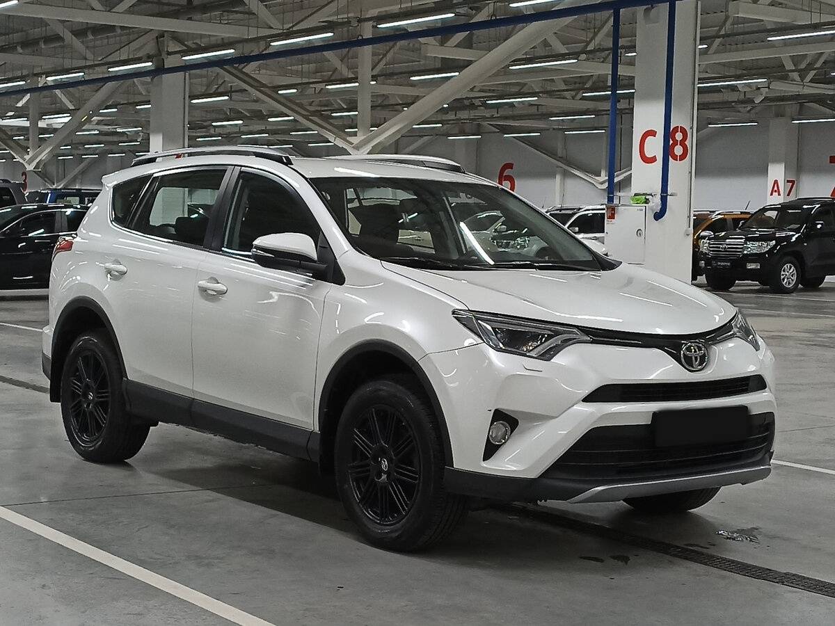 Toyota RAV4 с пробегом — 2017 год. Фото: #2