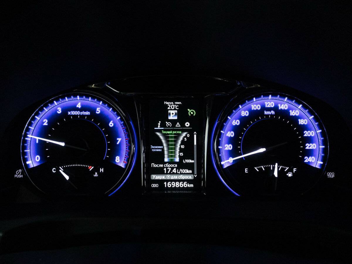 Toyota Camry с пробегом — 2017 год. Фото: #11