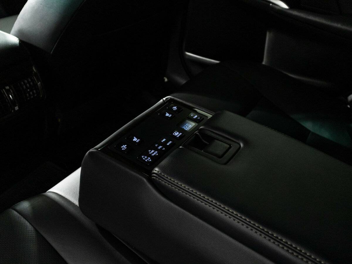 Toyota Camry с пробегом — 2017 год. Фото: #22