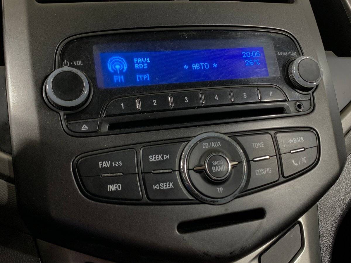 Chevrolet Aveo с пробегом — 2014 год. Фото: #14