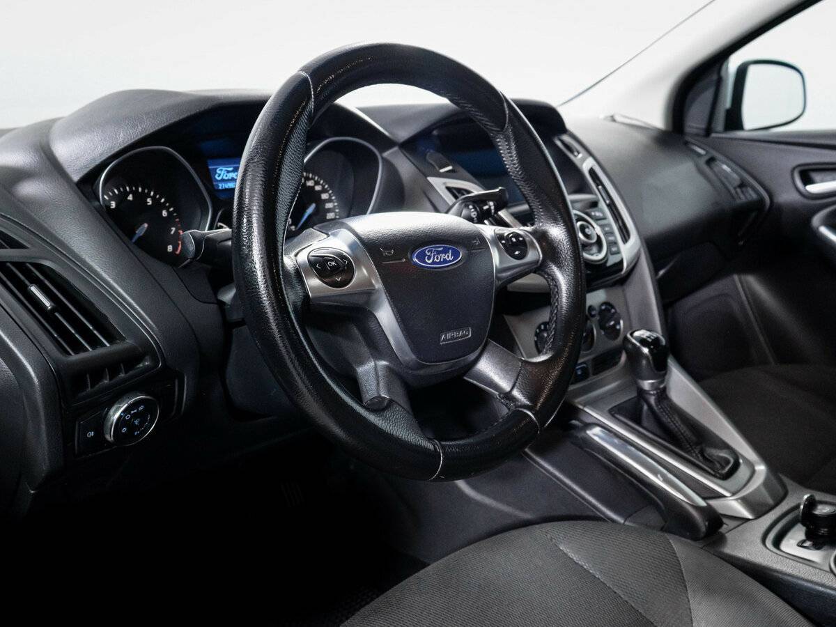 Ford Focus с пробегом — 2012 год. Фото: #12