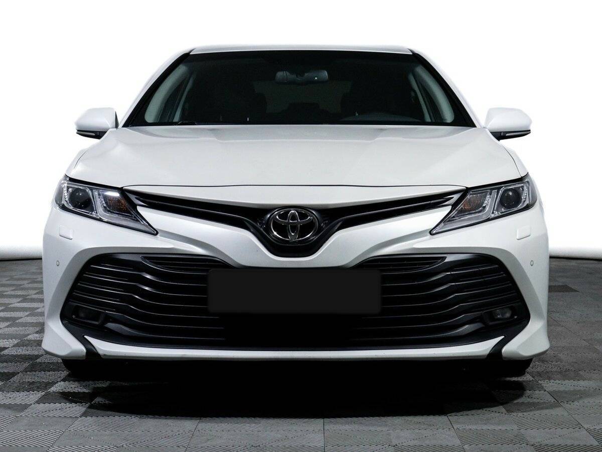 Toyota Camry с пробегом — 2019 год. Фото: #1