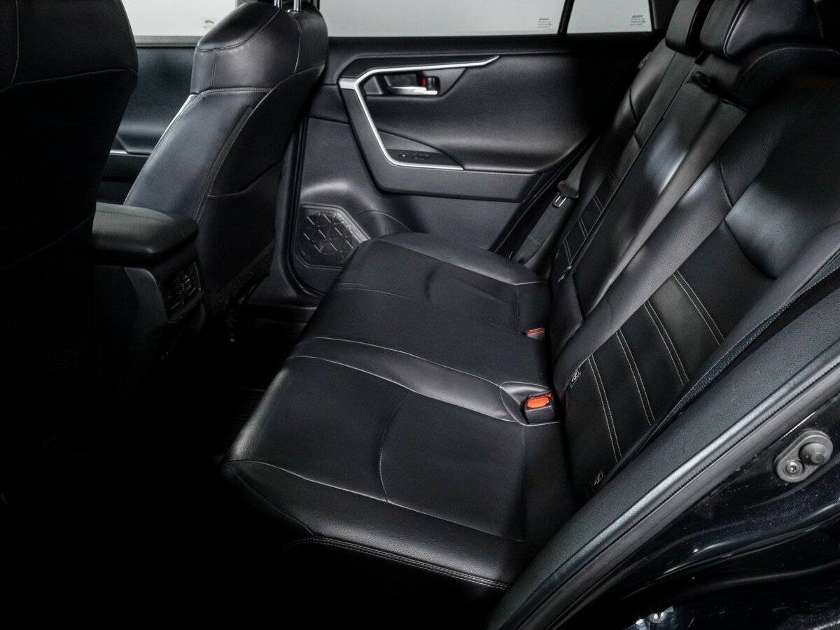 Toyota RAV4 с пробегом — 2019 год. Фото: #9