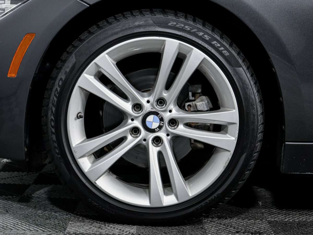 BMW 3 серии с пробегом — 2017 год. Фото: #14