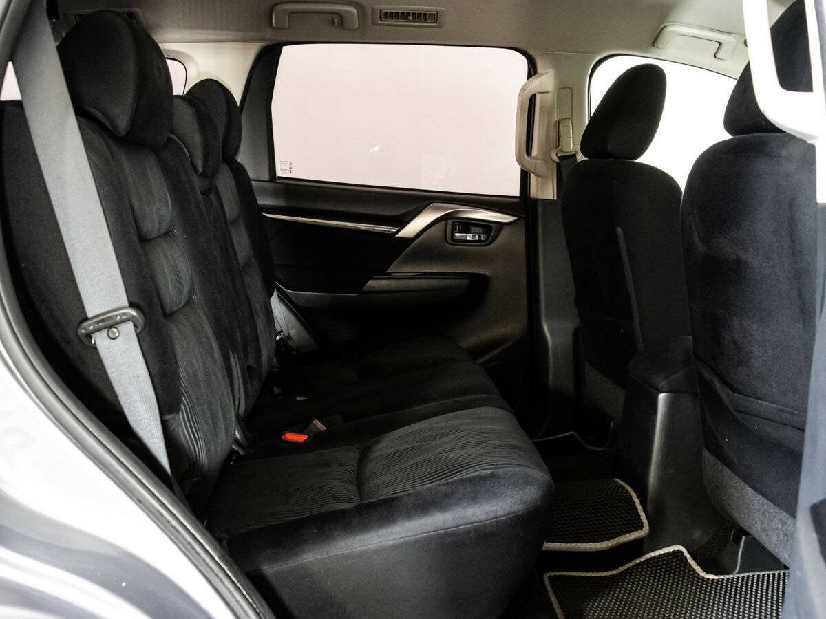 Mitsubishi Pajero Sport с пробегом — 2017 год. Фото: #18