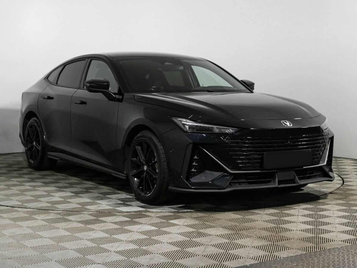 Changan UNI-V с пробегом — 2023 год. Фото: #2