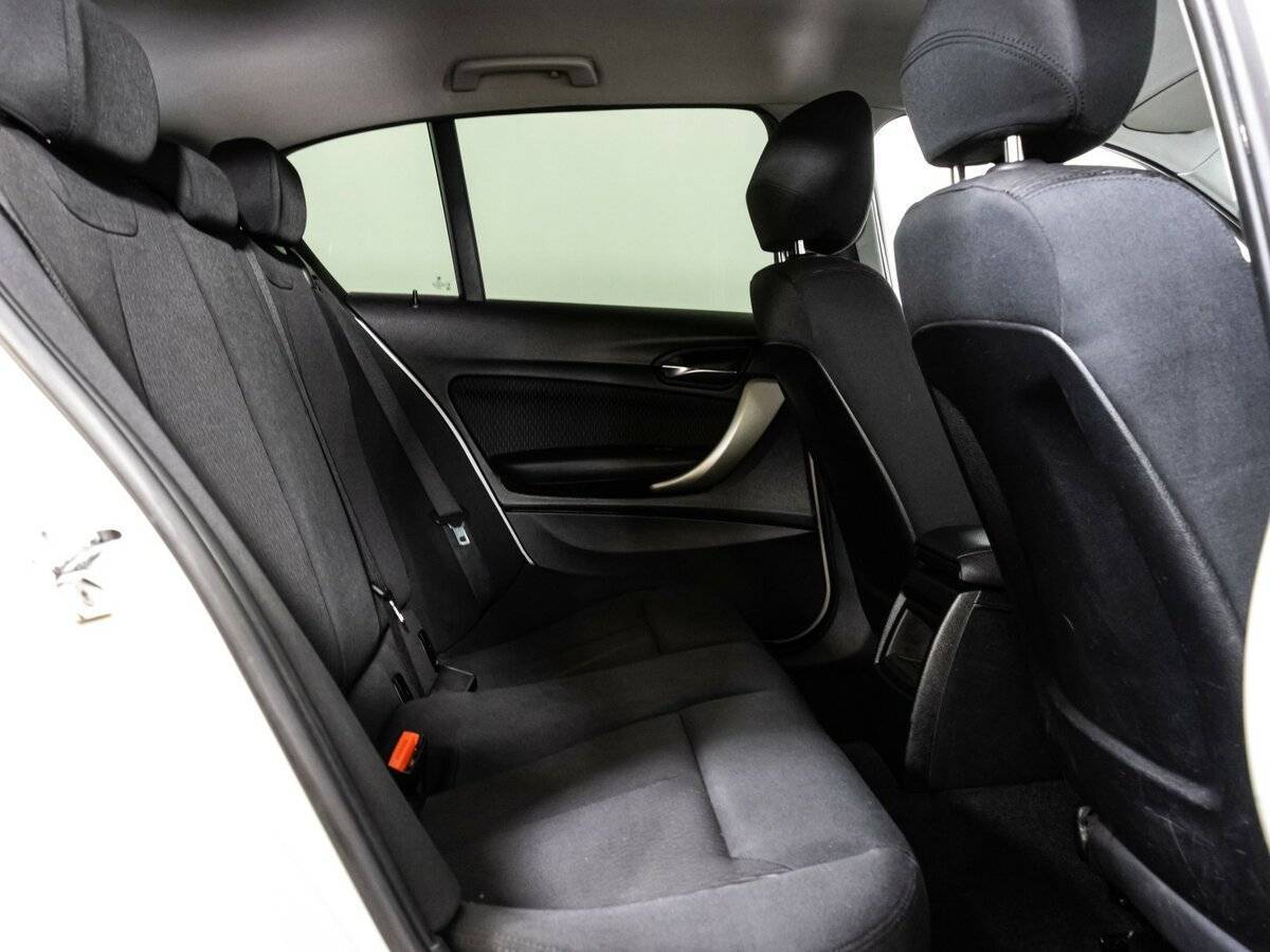 BMW 1 серии с пробегом — 2012 год. Фото: #10