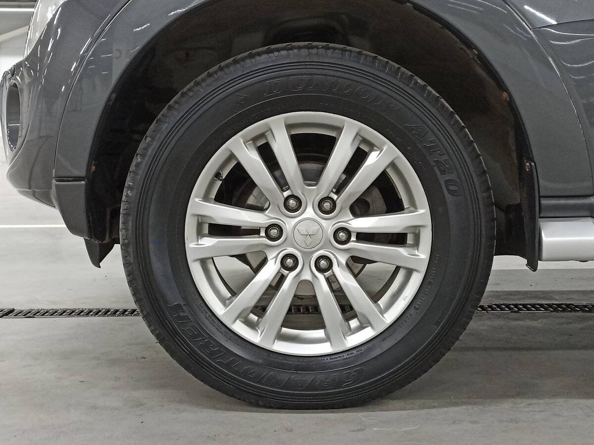 Mitsubishi Pajero с пробегом — 2012 год. Фото: #17