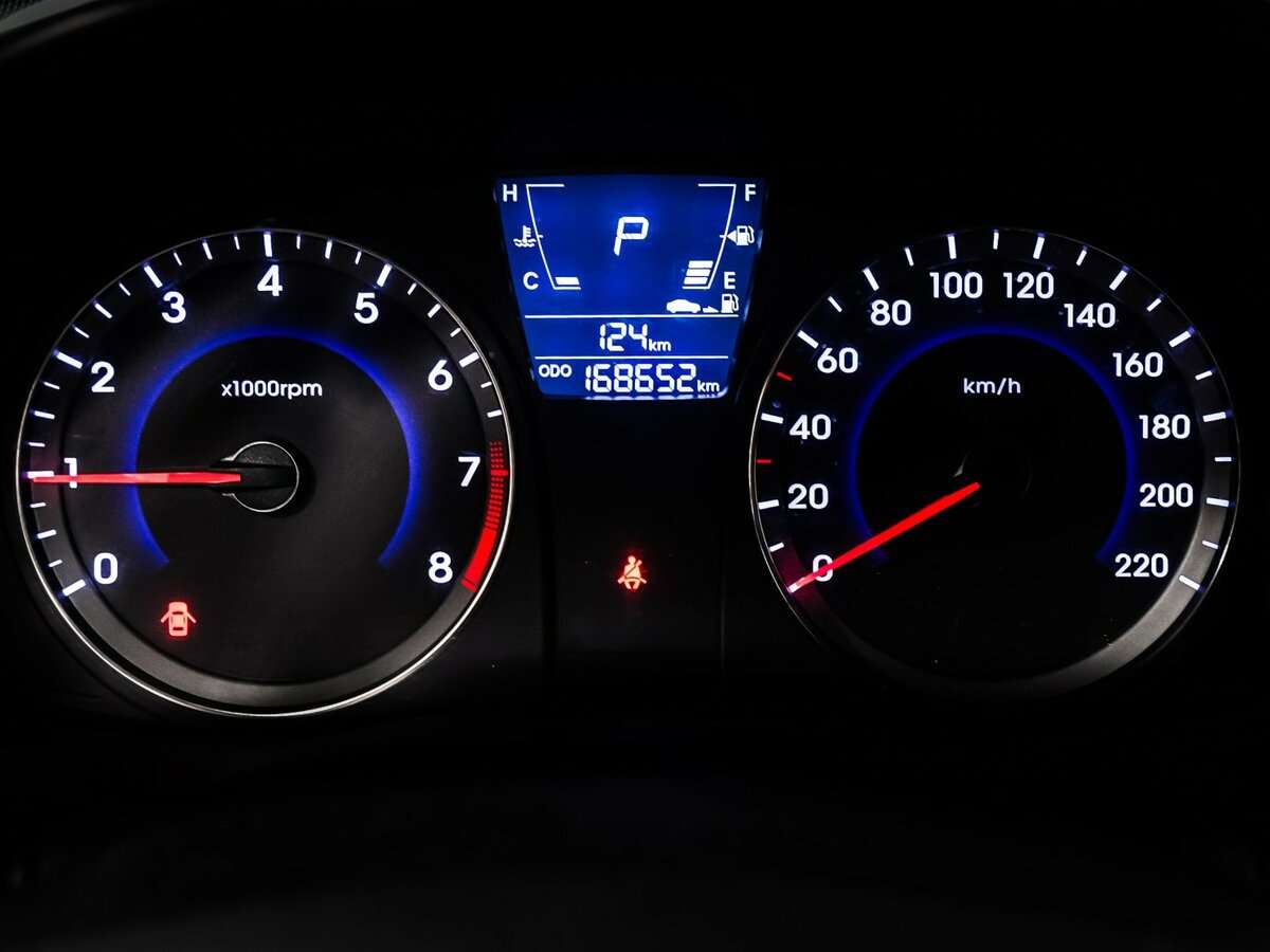 Hyundai Solaris с пробегом — 2012 год. Фото: #9