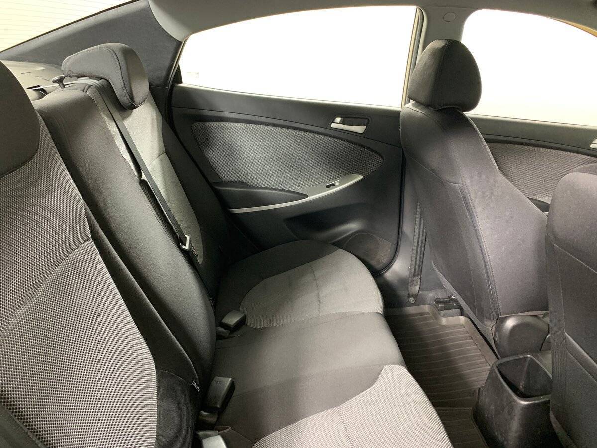 Hyundai Solaris с пробегом — 2012 год. Фото: #16