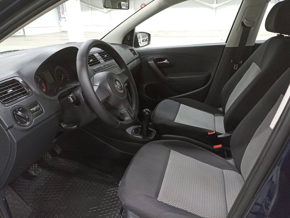 Volkswagen Polo с пробегом — 2015 год. Фото: #15