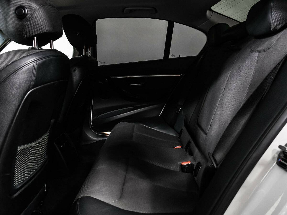 BMW 3 серии с пробегом — 2017 год. Фото: #12