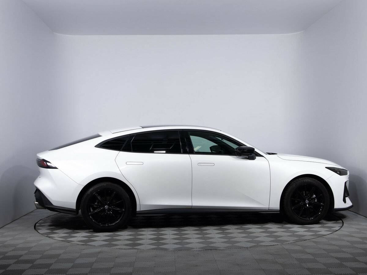 Changan UNI-V с пробегом — 2023 год. Фото: #3