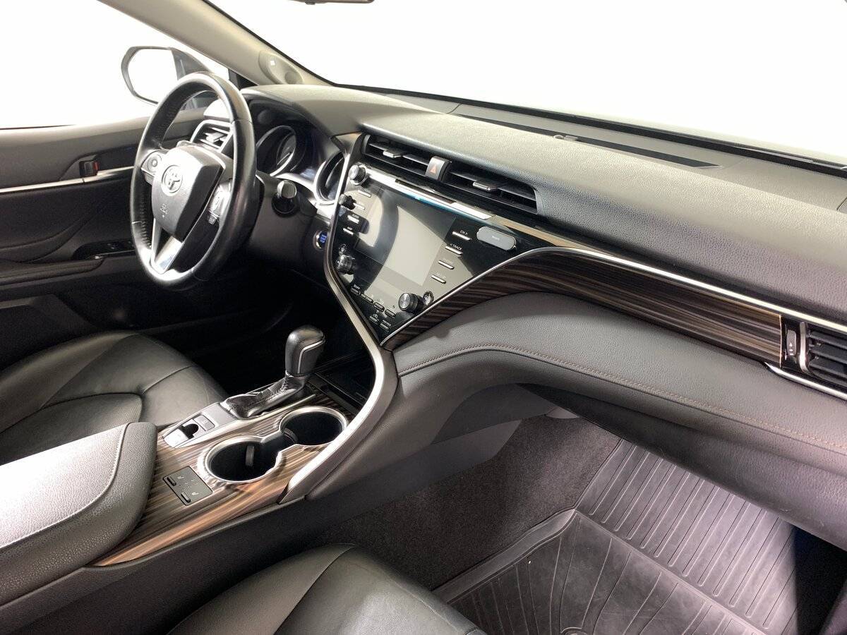 Toyota Camry с пробегом — 2018 год. Фото: #12