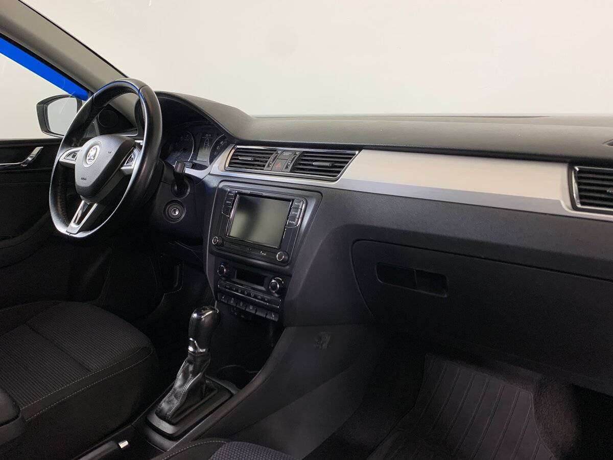Skoda Rapid с пробегом — 2015 год. Фото: #12