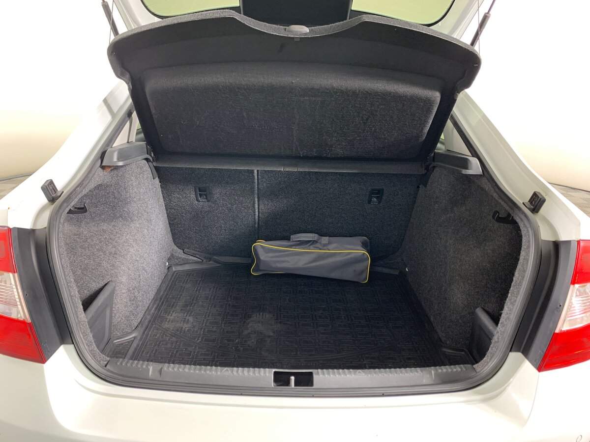 Skoda Rapid с пробегом — 2015 год. Фото: #18