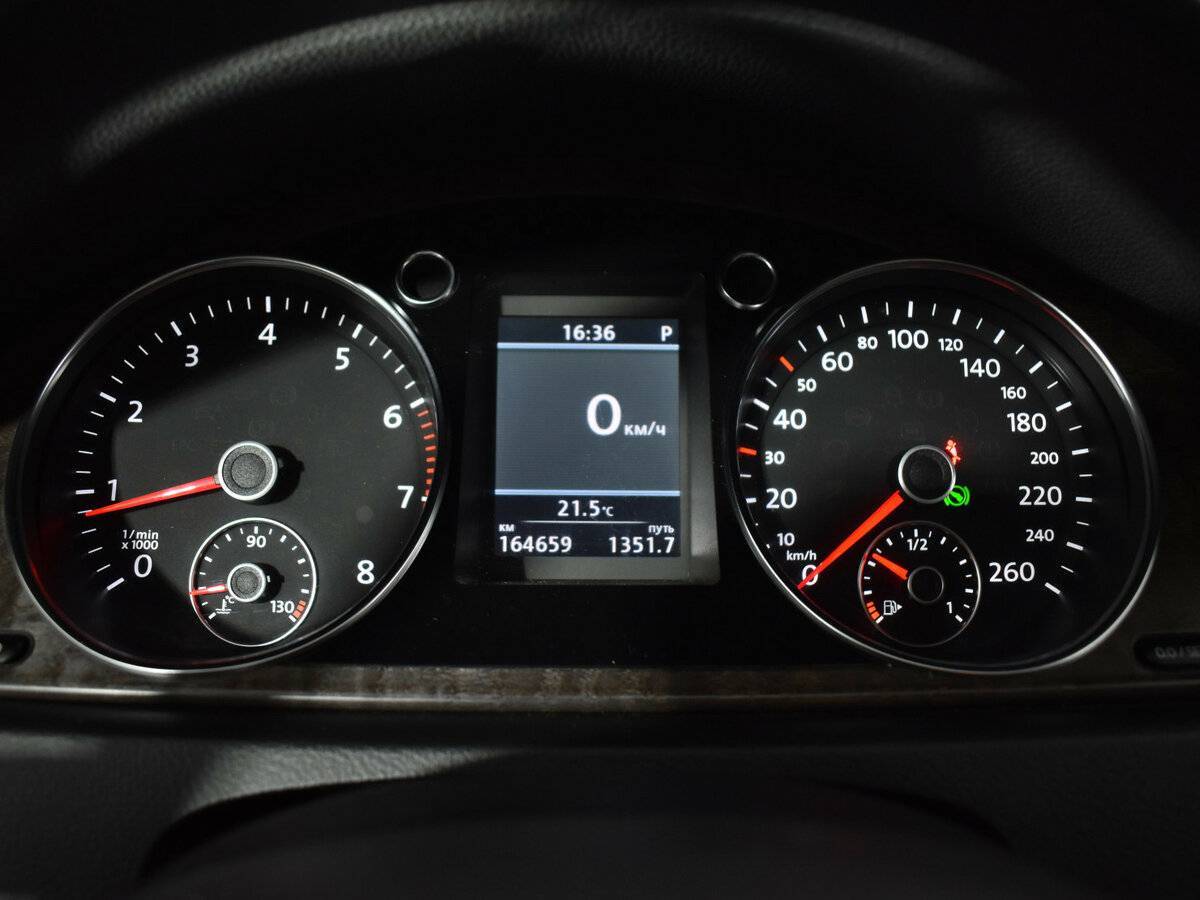 Volkswagen Passat с пробегом — 2012 год. Фото: #13