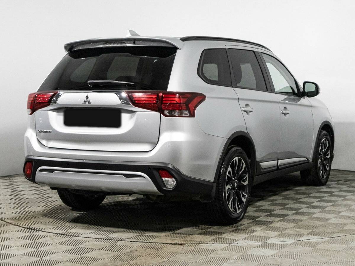 Mitsubishi Outlander с пробегом — 2022 год. Фото: #4
