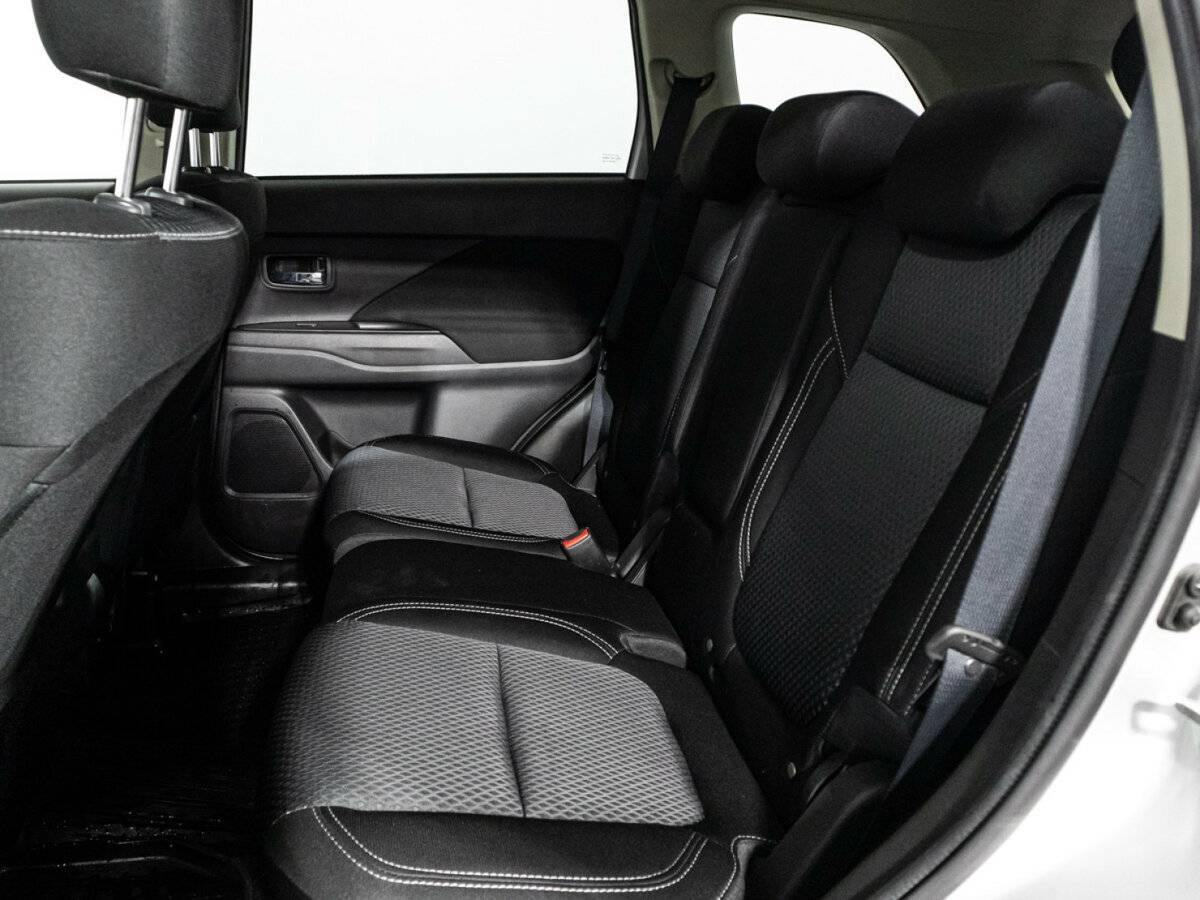 Mitsubishi Outlander с пробегом — 2022 год. Фото: #9
