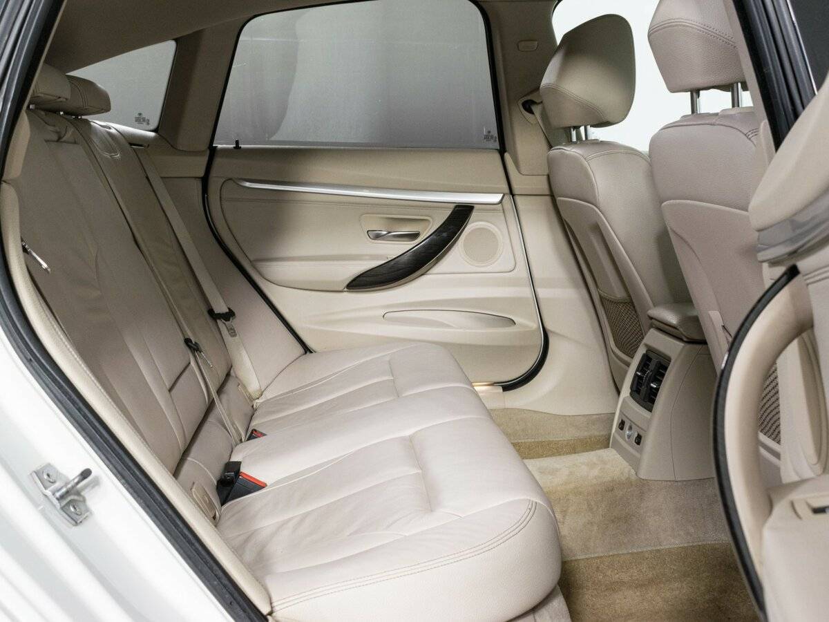 BMW 3 серии с пробегом — 2013 год. Фото: #12