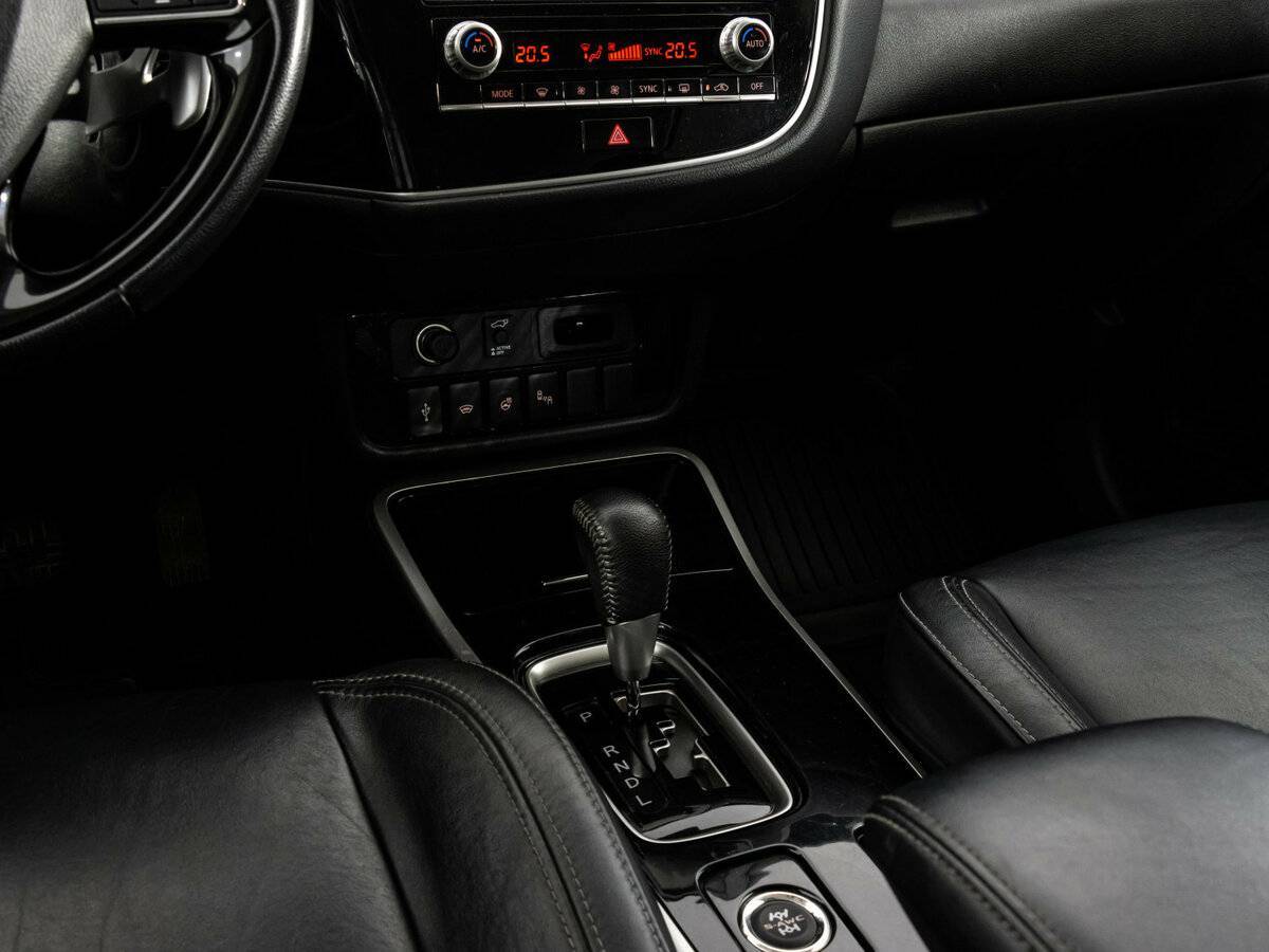 Mitsubishi Outlander с пробегом — 2020 год. Фото: #14