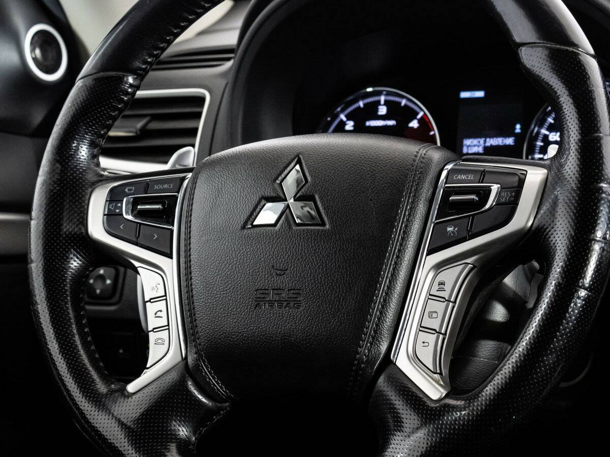 Mitsubishi Pajero Sport с пробегом — 2019 год. Фото: #12