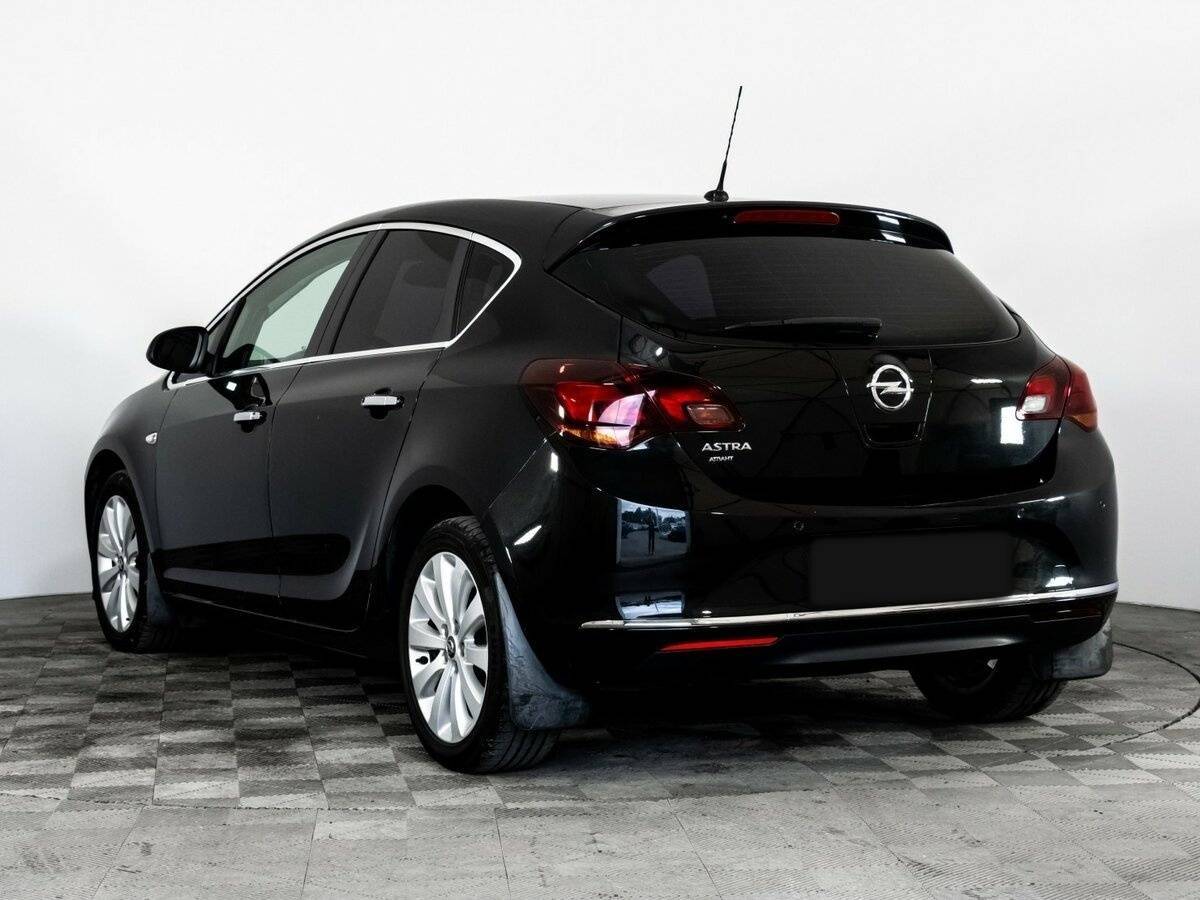 Opel Astra с пробегом — 2012 год. Фото: #6
