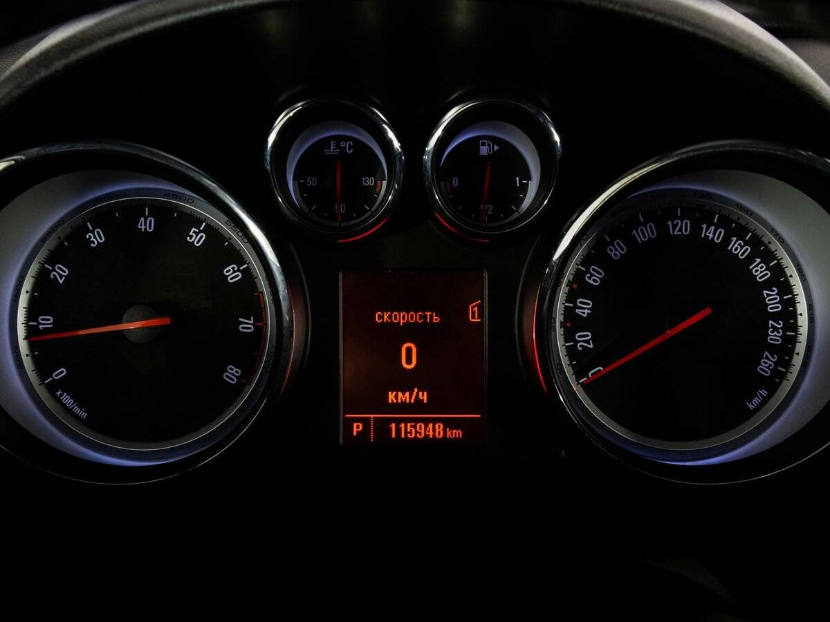 Opel Astra с пробегом — 2012 год. Фото: #15