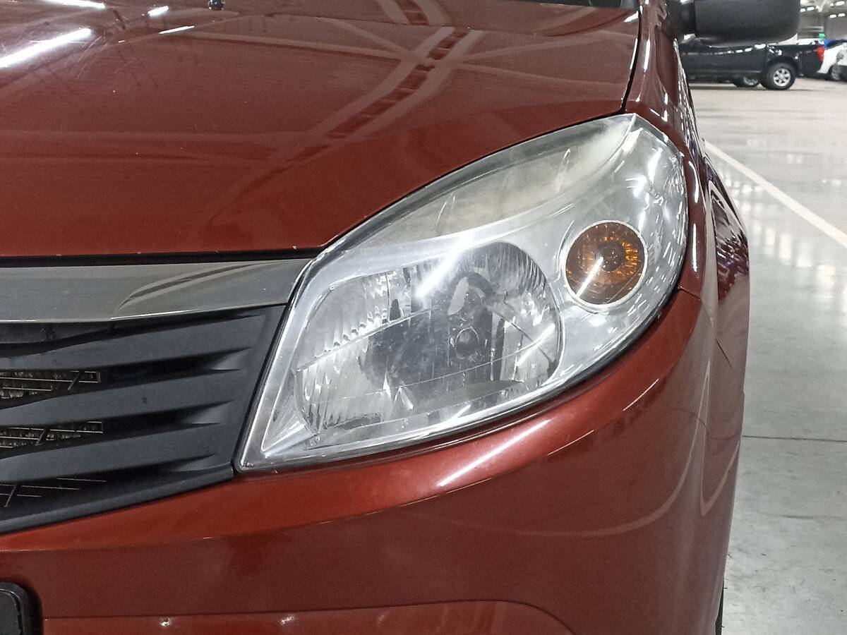 Renault Sandero с пробегом — 2013 год. Фото: #16